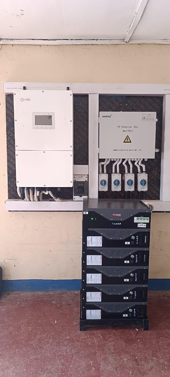 Solar inverter and battery system